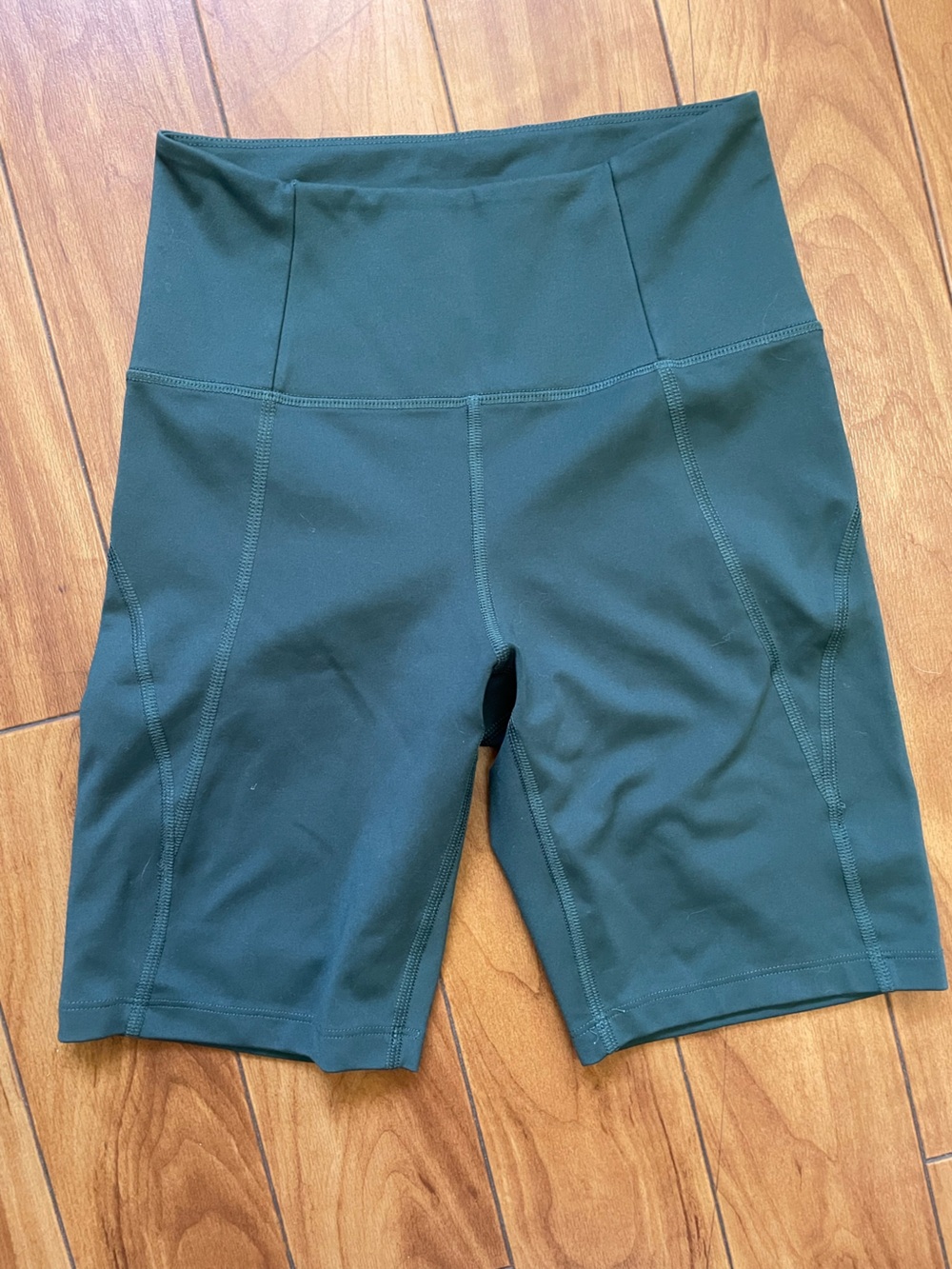 Girlfriend Collective Women’s Green High-Rise Biker Shorts  XS